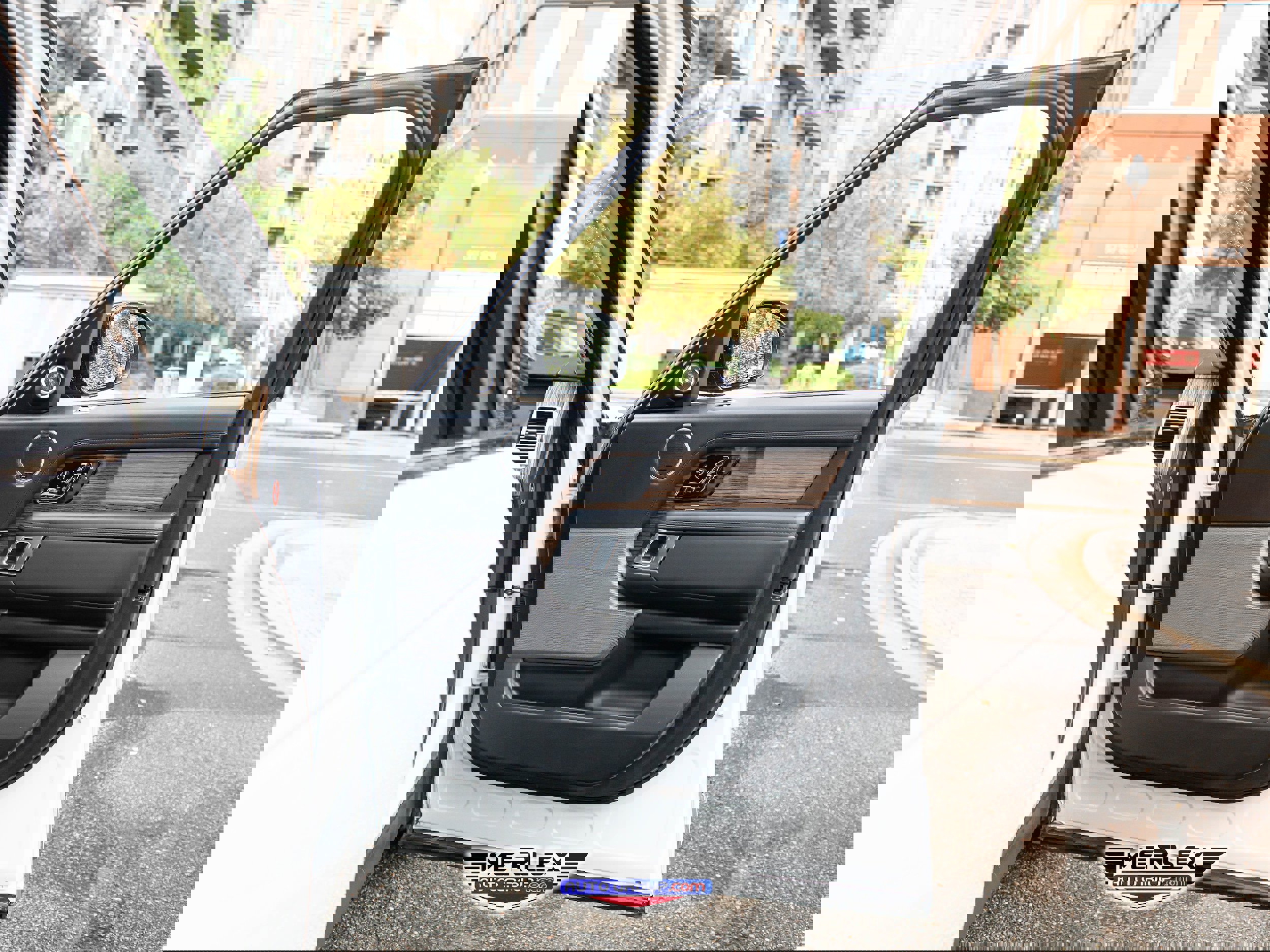 Used 2018 Land Rover Range Rover Long Wheelbase Supercharged image 40