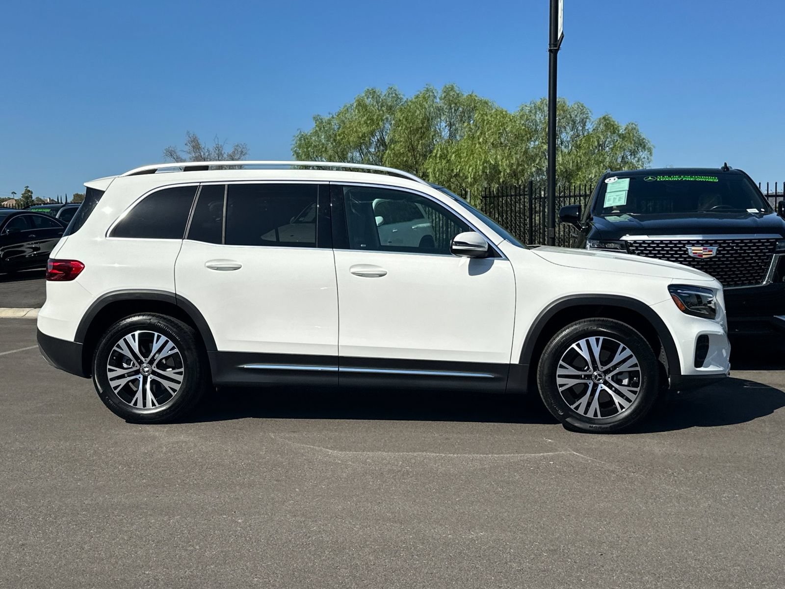 Used 2026 Mercedes-Benz GLB 250 image 2