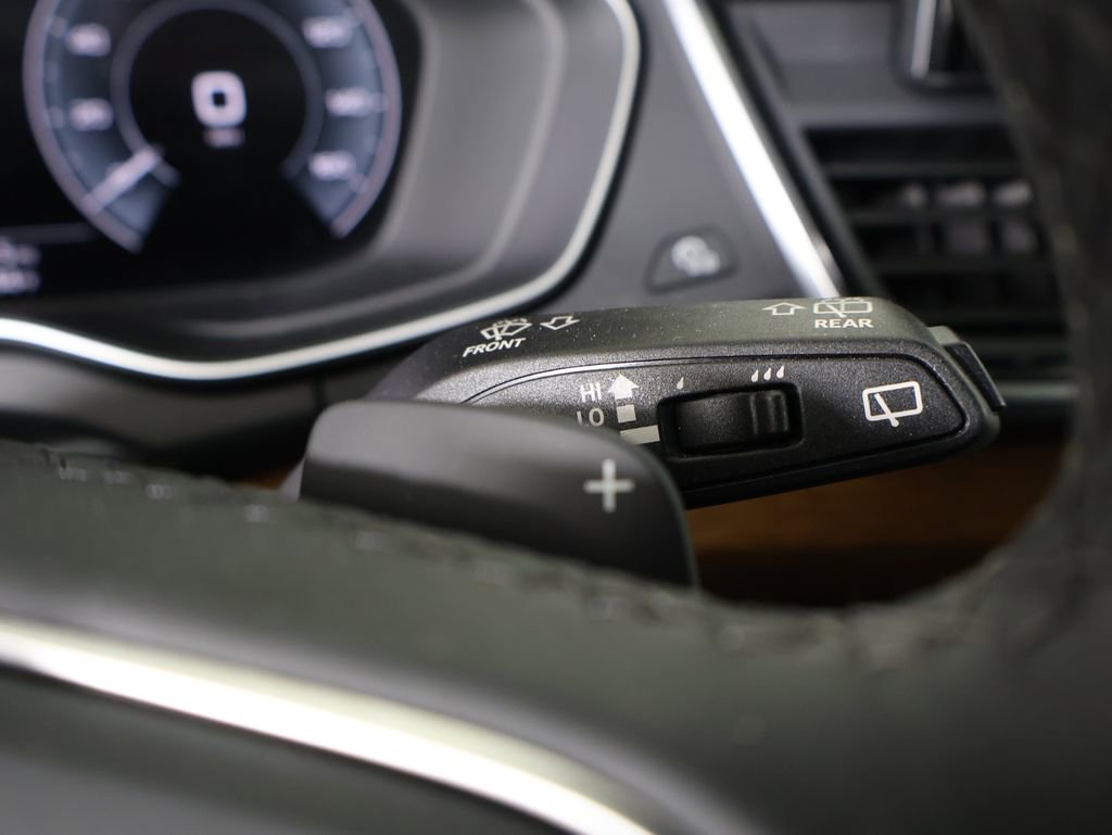 Used 2024 Audi Q5 e Premium w/ Convenience Package image 30