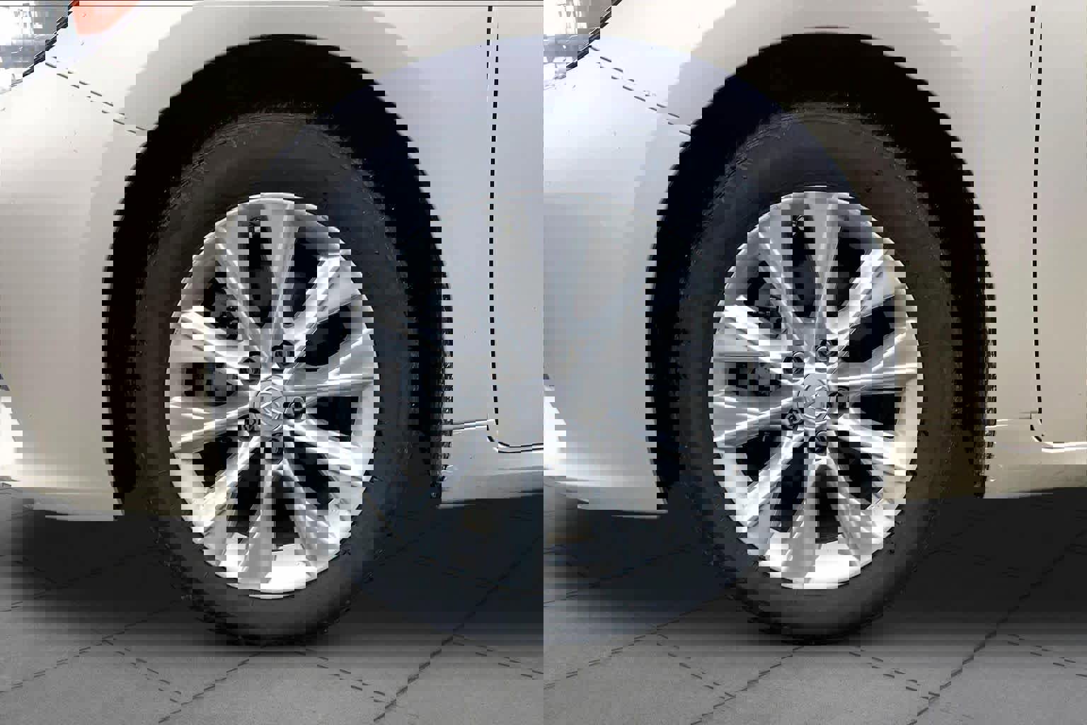 Used 2014 Lexus ES 300h w/ Premium Package w/Bamboo Trim image 11