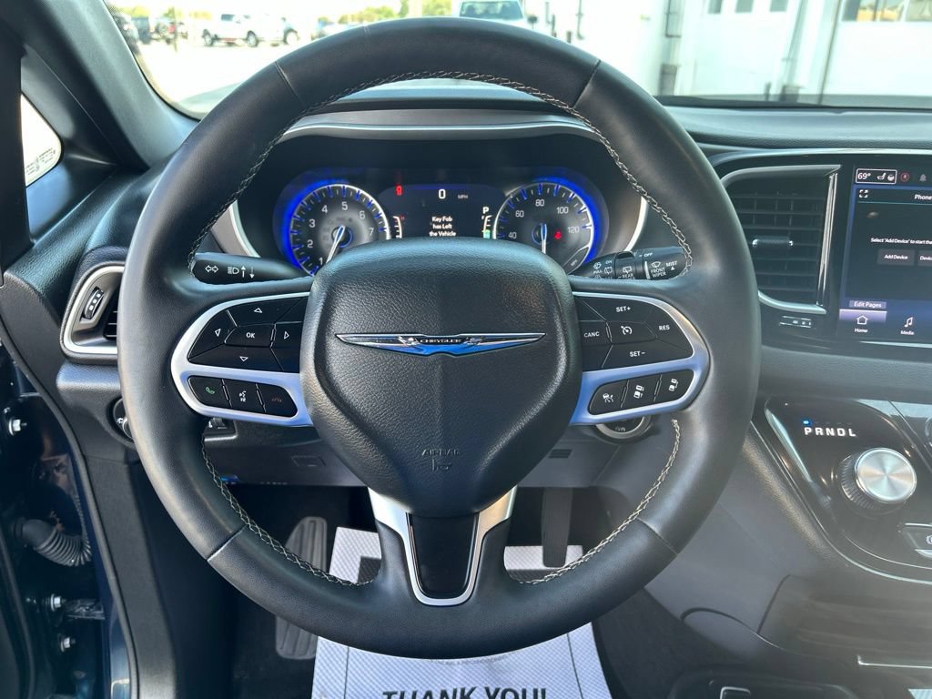 Used 2025 Chrysler Pacifica Select FWD image 18