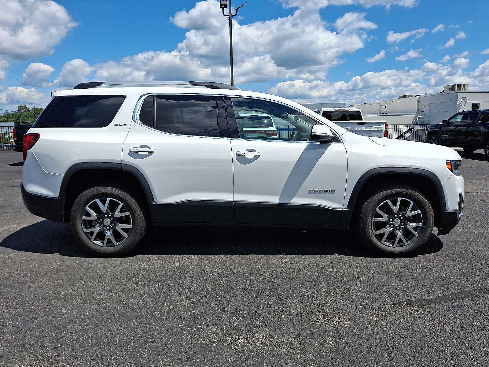 Used 2023 GMC Acadia SLE w/ Driver Convenience Package AWD/4WD image 8
