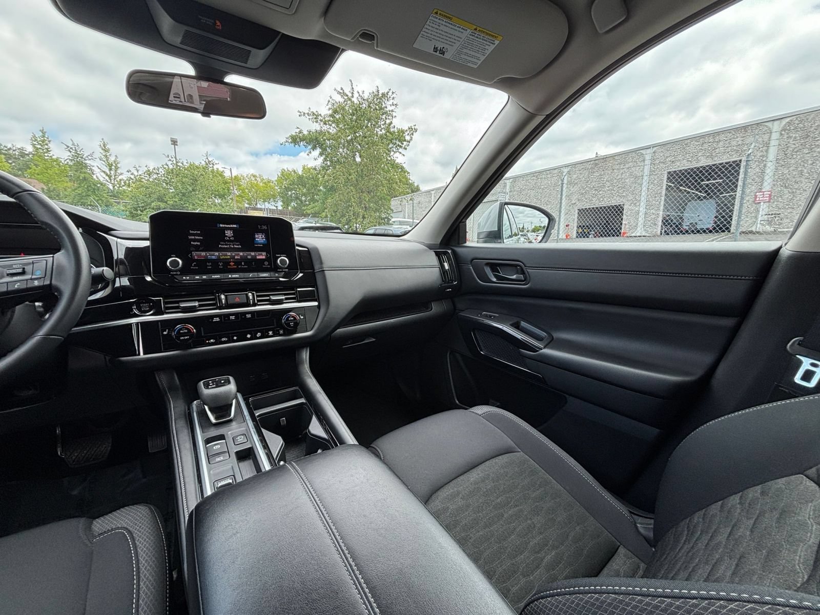Used 2025 Nissan Pathfinder SV FWD image 37