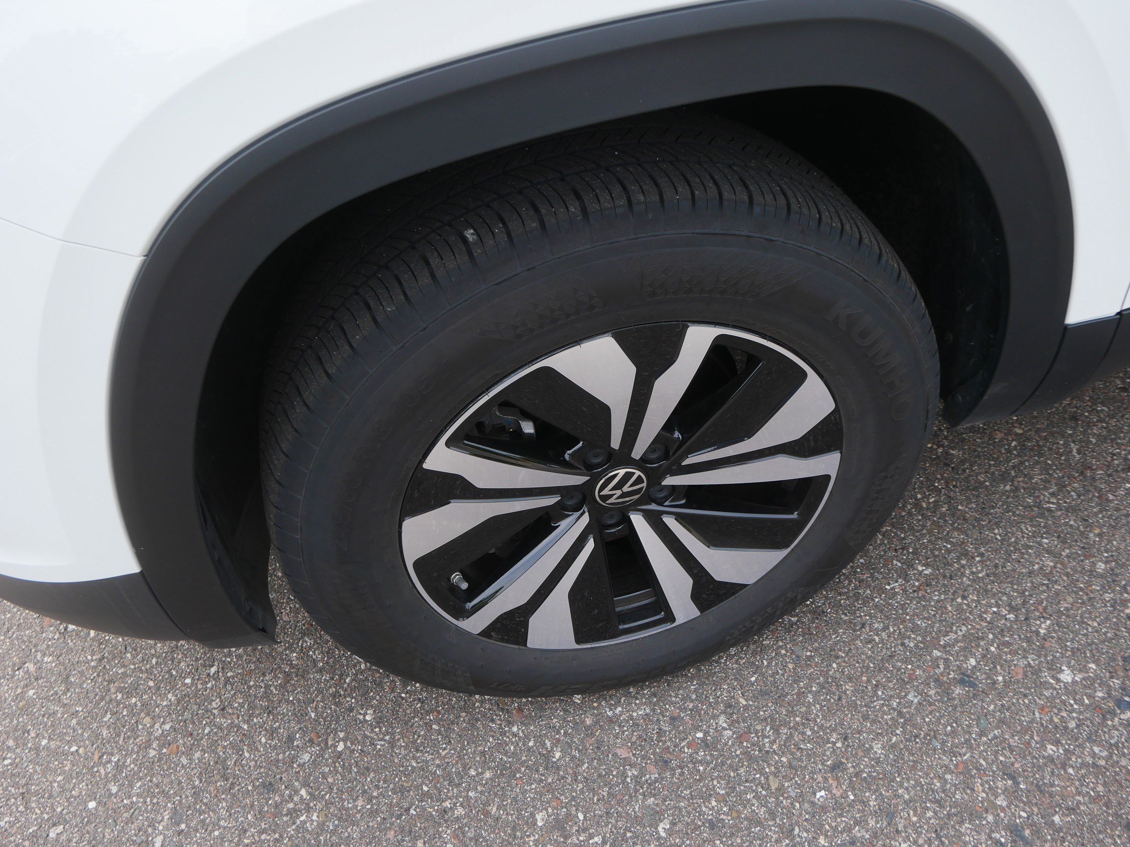 Used 2024 Volkswagen Atlas Cross Sport SE AWD/4WD image 16