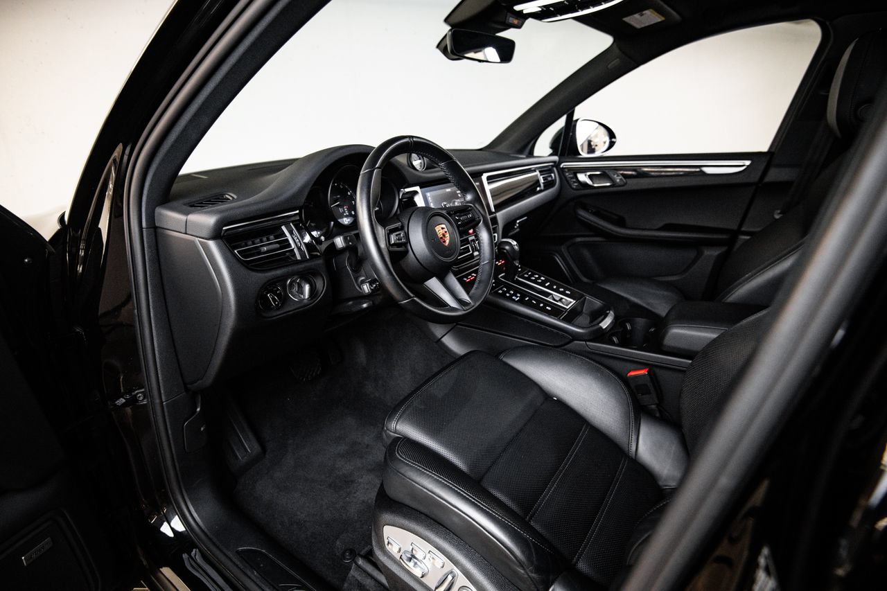 Certified 2024 Porsche Macan AWD/4WD image 4
