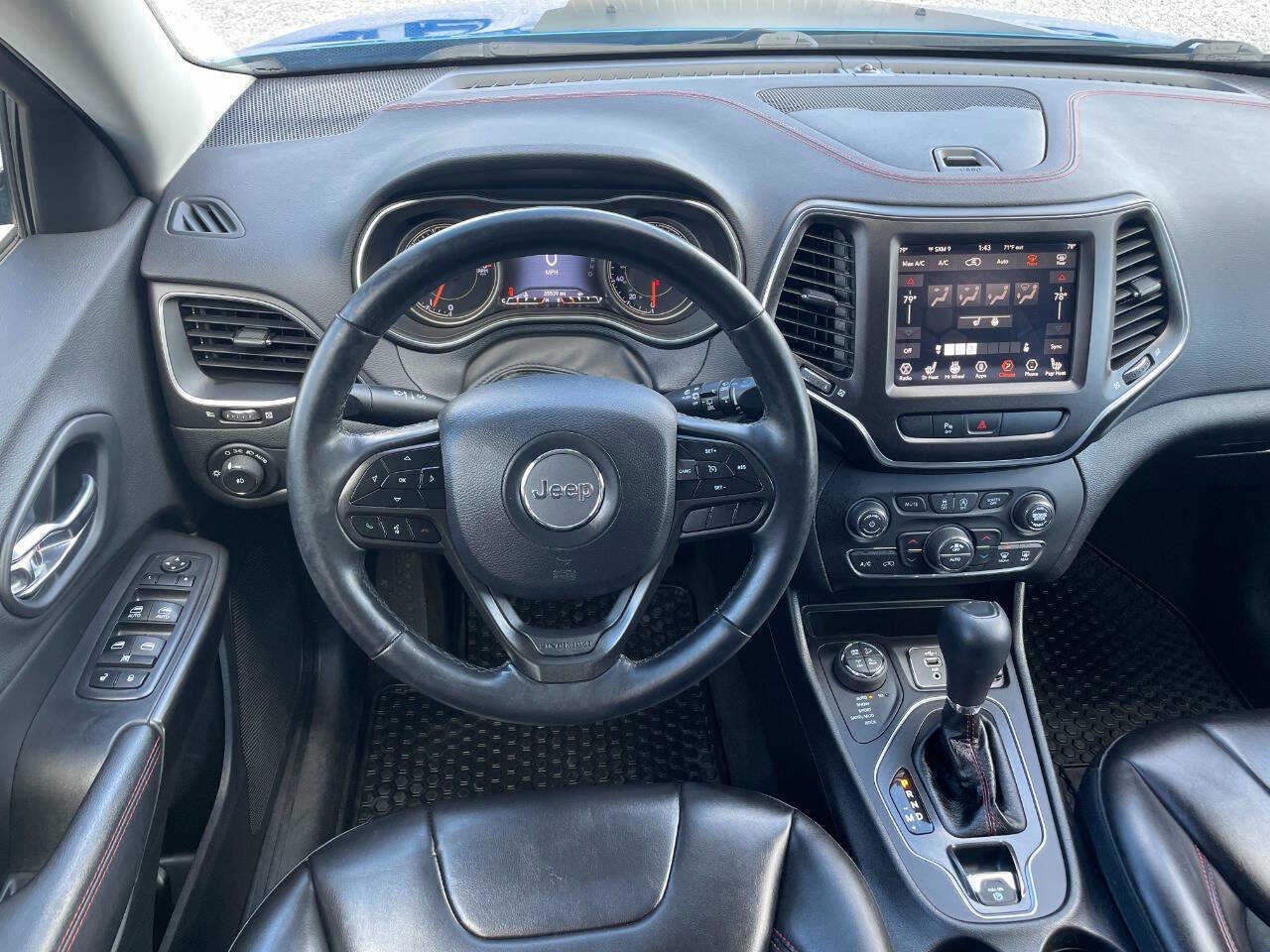 Used 2019 Jeep Cherokee Trailhawk w/ Cold Weather Group image 40