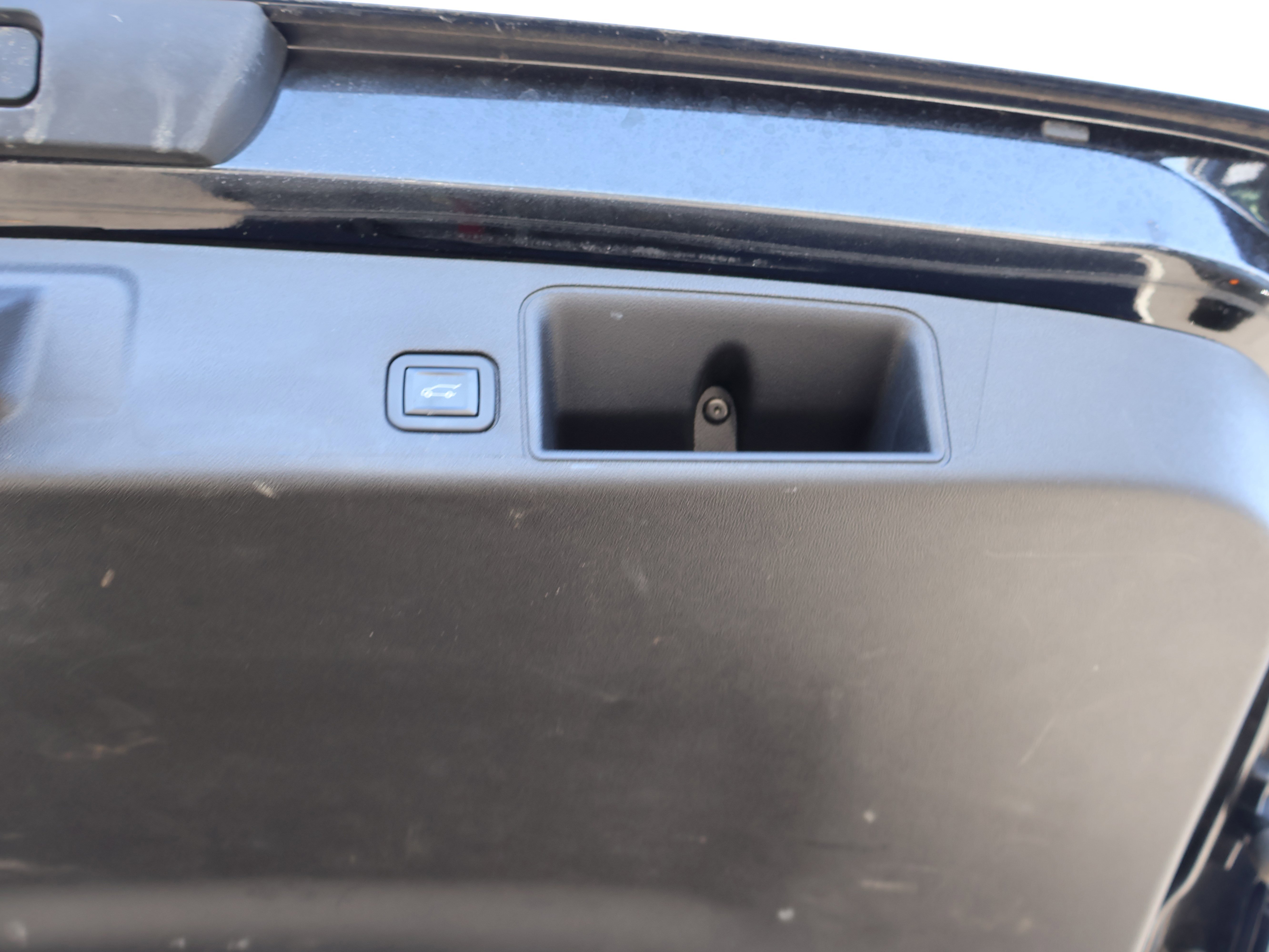 Used 2022 GMC Terrain SLT w/ Infotainment Package II image 18