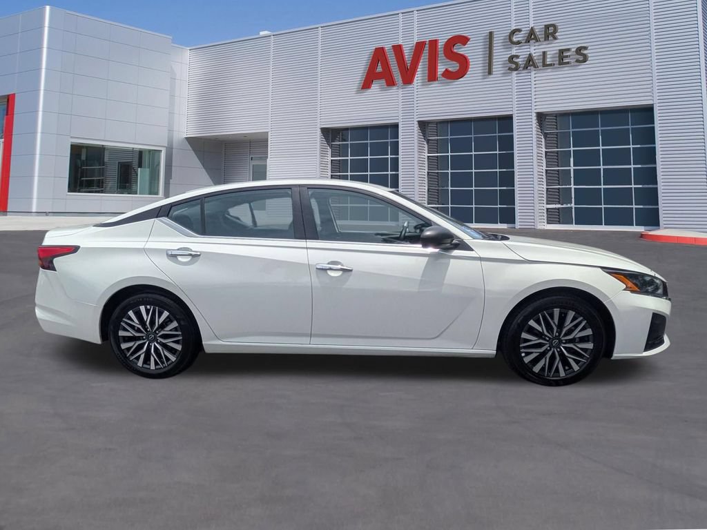 Used 2025 Nissan Altima 2.5 SV FWD image 5