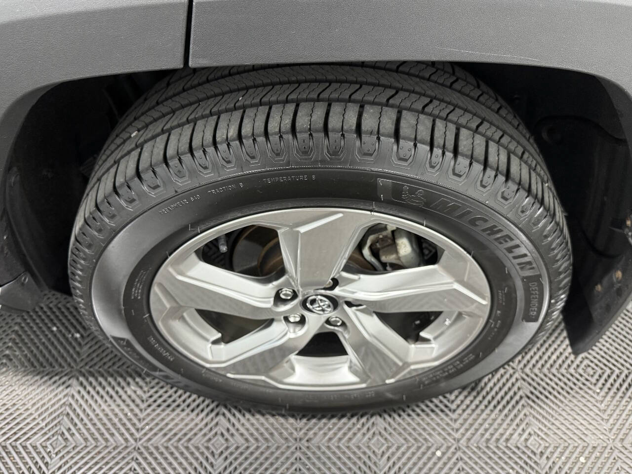 Used 2020 Toyota RAV4 Limited AWD/4WD image 53