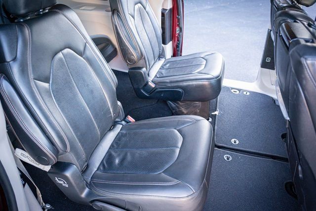 Used 2017 Chrysler Pacifica Touring-L Plus image 33