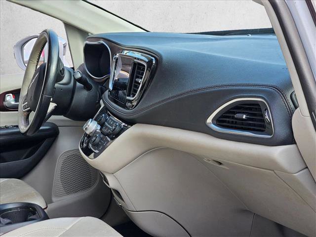 Used 2019 Chrysler Pacifica Limited w/ Tire & Wheel Group image 24