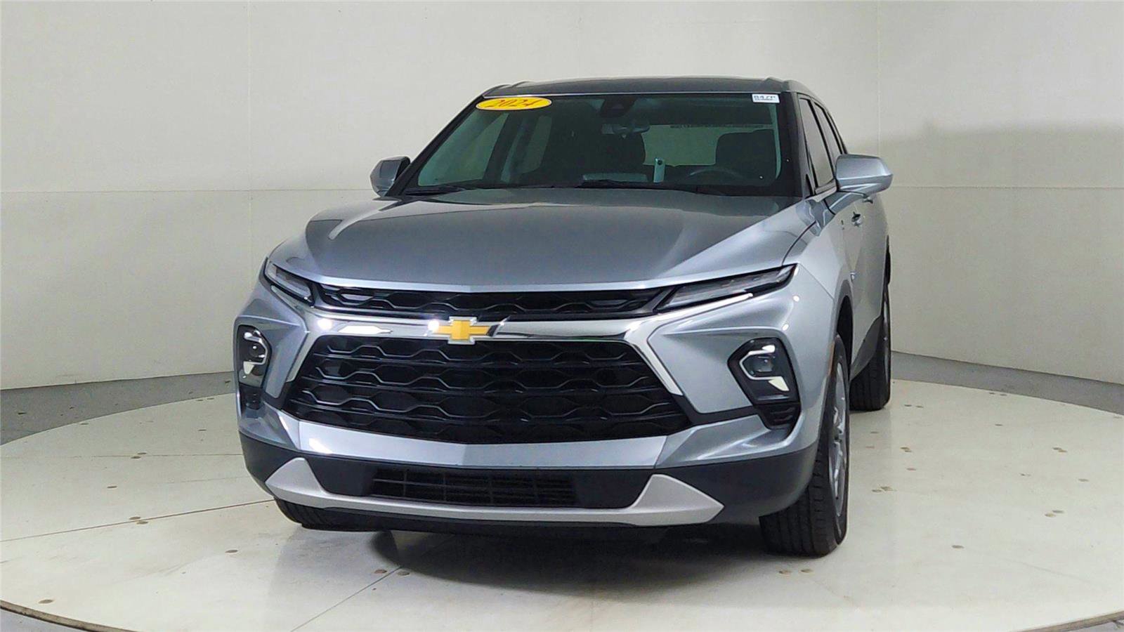 Used 2024 Chevrolet Blazer LT image 2