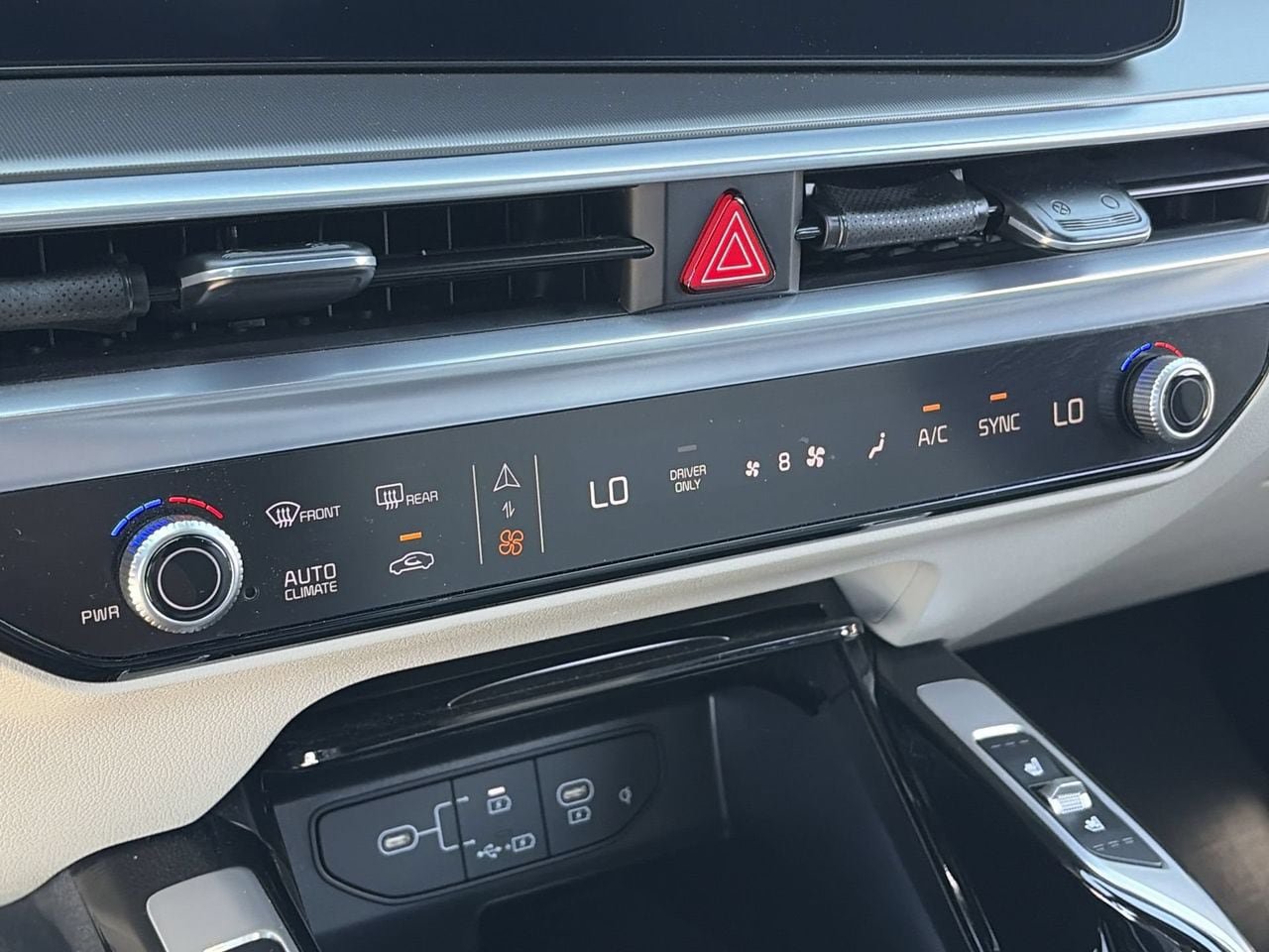 Certified 2025 Kia Sorento SX Prestige AWD/4WD image 26