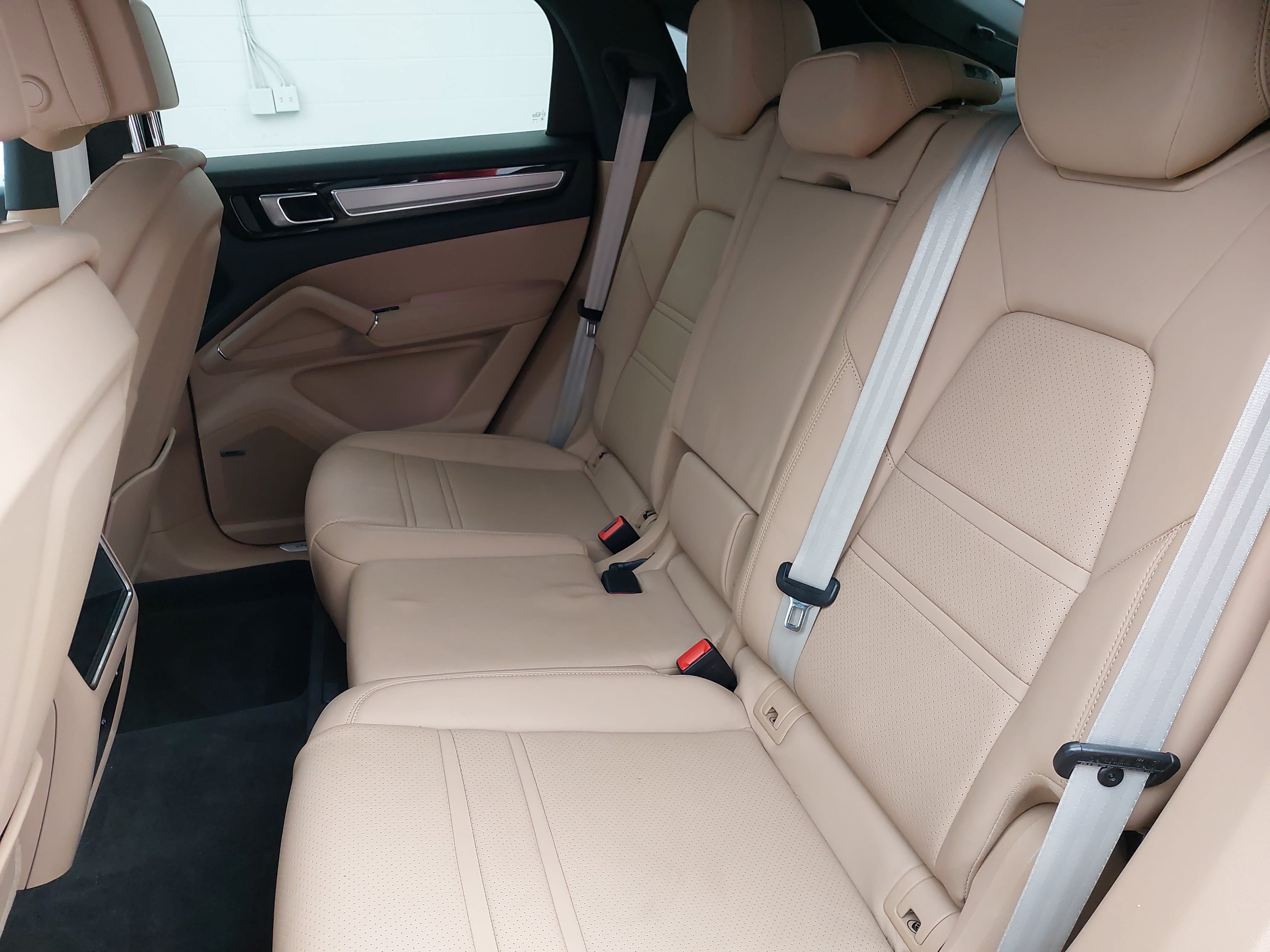 Certified 2023 Porsche Cayenne Platinum Edition AWD/4WD image 16