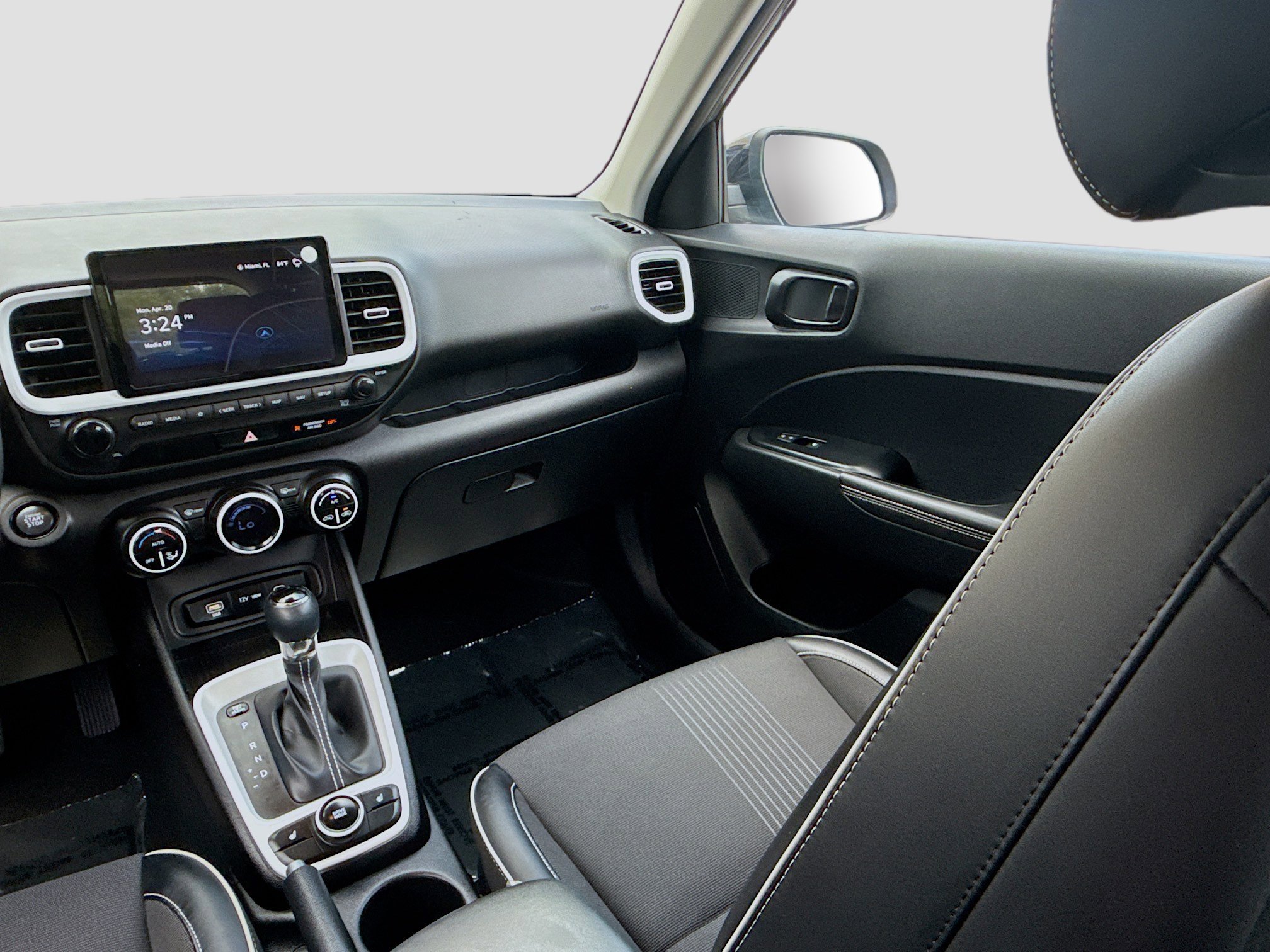 Used 2023 Hyundai Venue Limited w/ Cargo Package FWD image 16