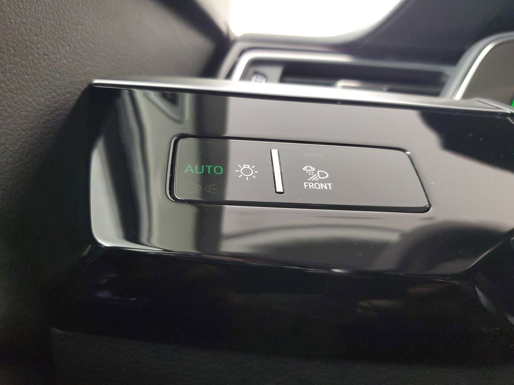 Certified 2023 Audi e-tron Premium Plus w/ Premium Plus Package image 35