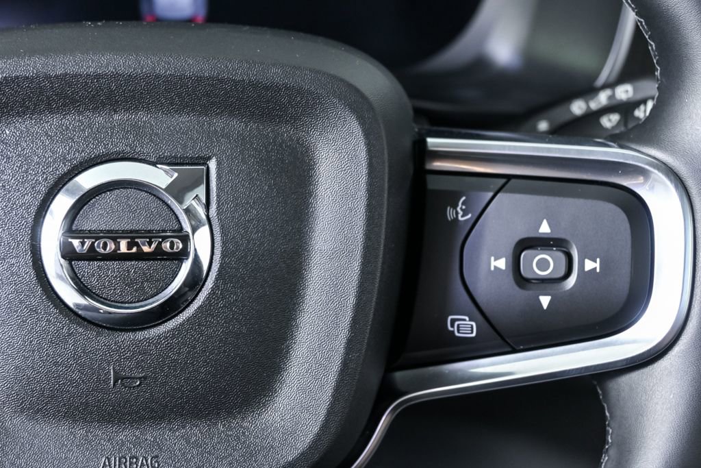 Certified 2025 Volvo XC40 B5 Plus image 12