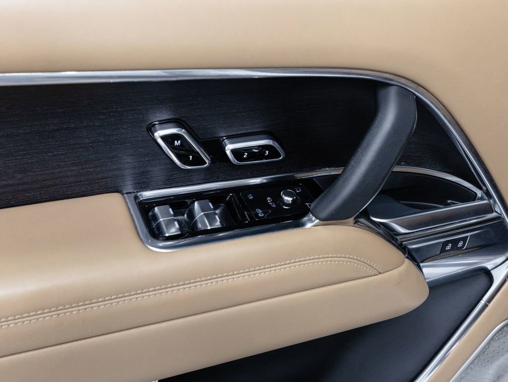 Used 2024 Land Rover Range Rover Autobiography image 6