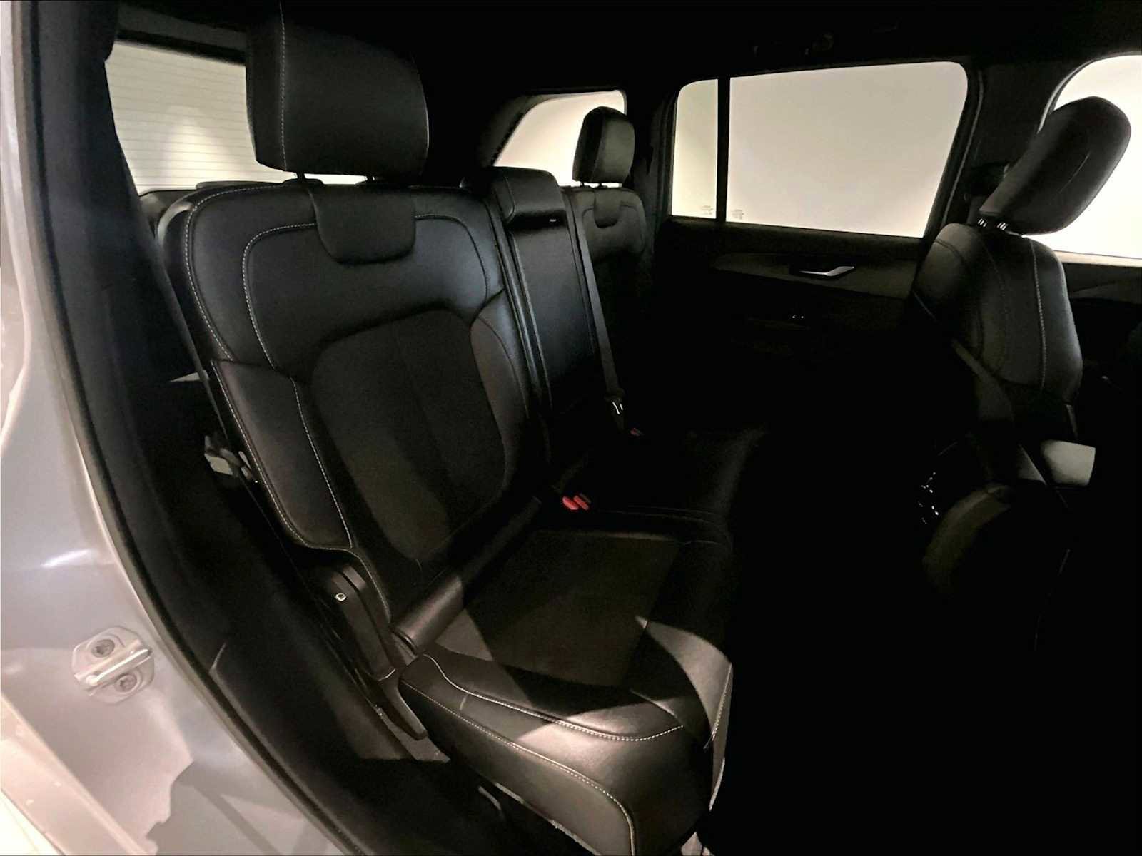 Used 2024 Jeep Grand Cherokee Altitude image 32