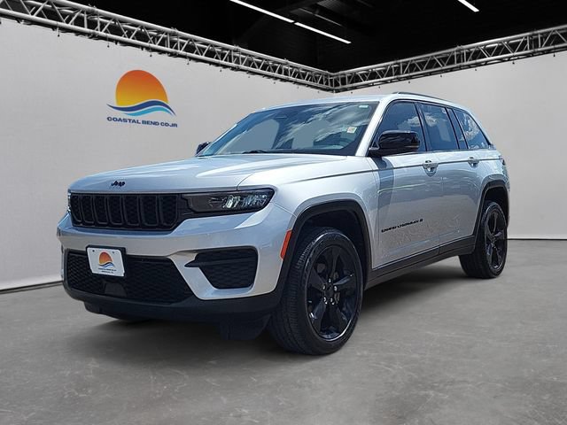 Used 2023 Jeep Grand Cherokee Altitude RWD image 1