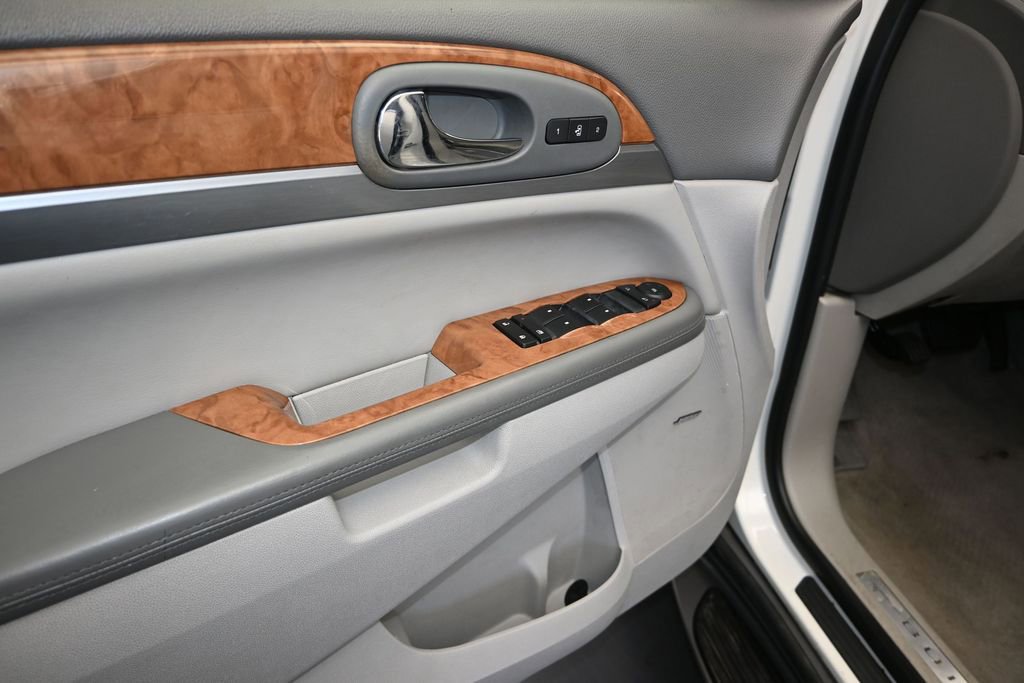 Used 2011 Buick Enclave CXL FWD image 11