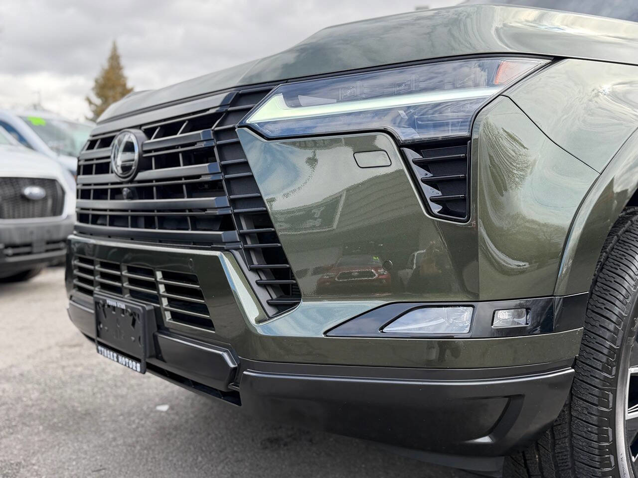 Used 2025 Lexus GX 550 w/ Accessory Package (31) image 25
