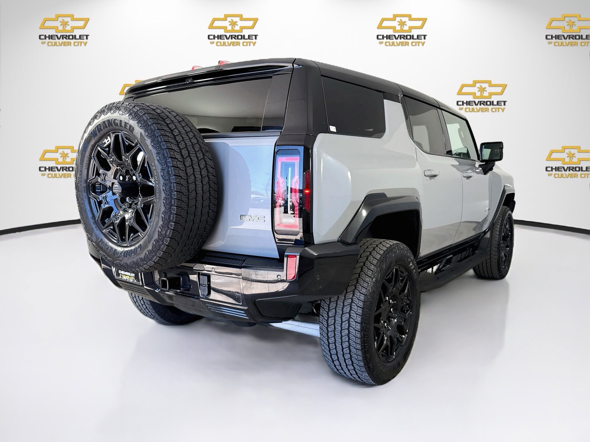 Used 2025 GMC Hummer EV 2X AWD/4WD image 8