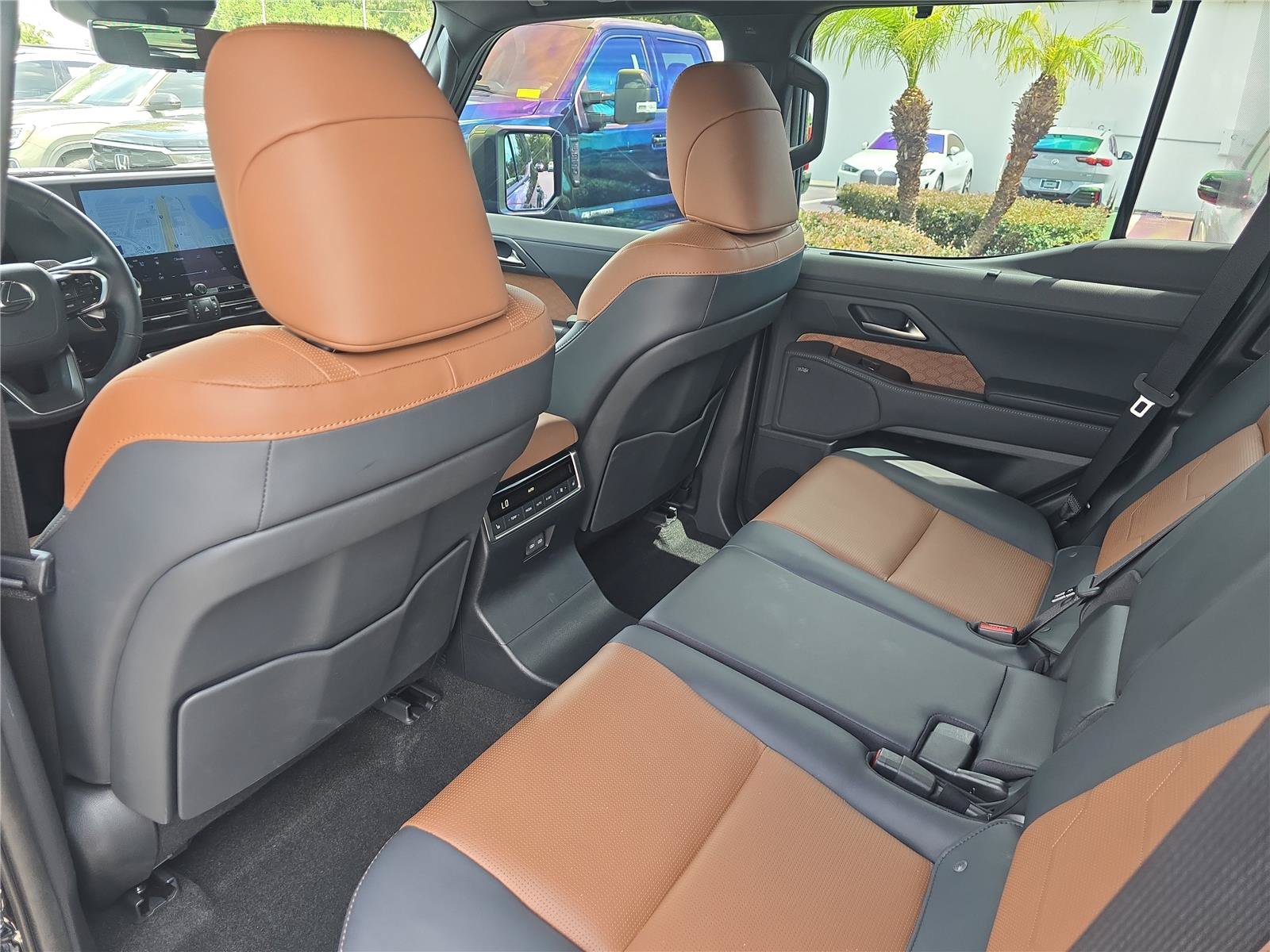 Used 2026 Lexus GX 550 w/ Cold Area Package AWD/4WD image 12