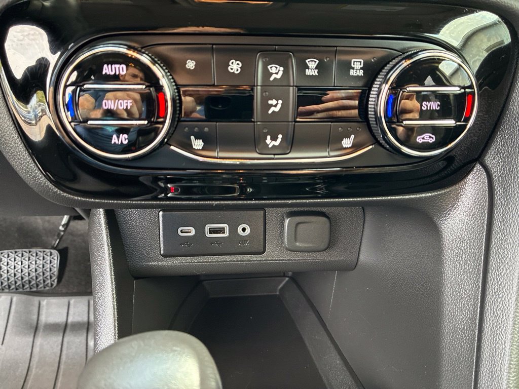 Used 2023 Buick Encore GX Select w/ Sport Touring Package AWD/4WD image 19