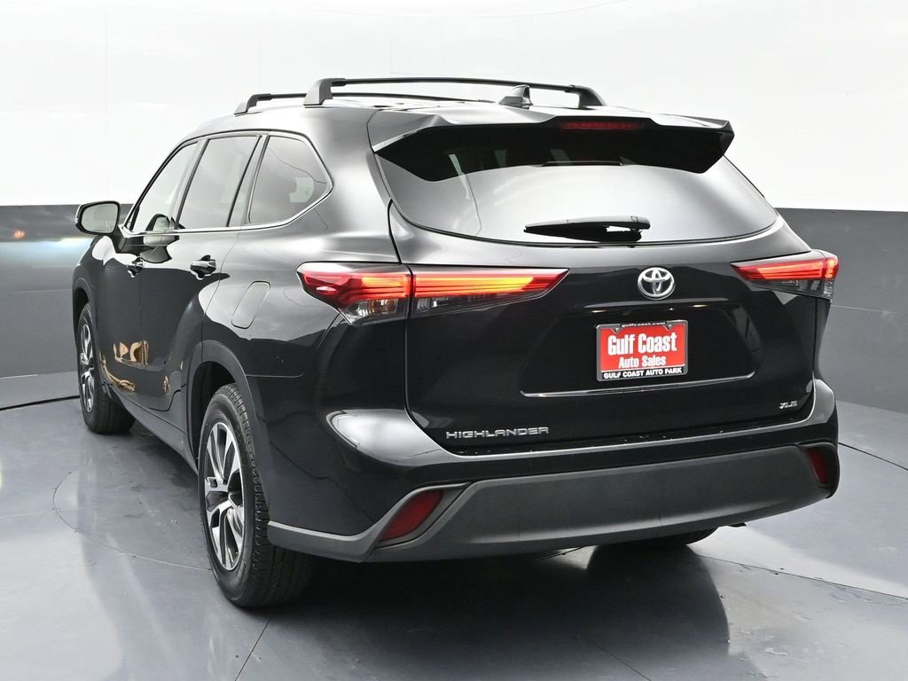 Certified 2021 Toyota Highlander XLE image 4