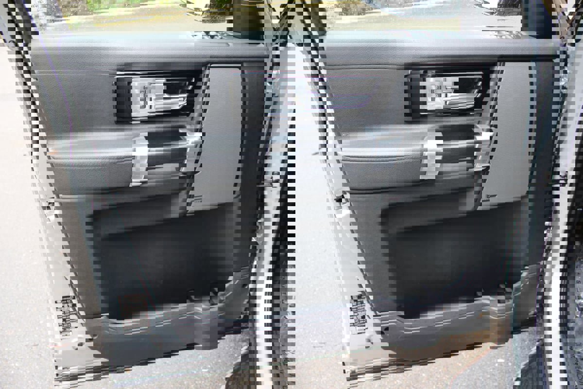 Used 2015 Land Rover LR4 image 12