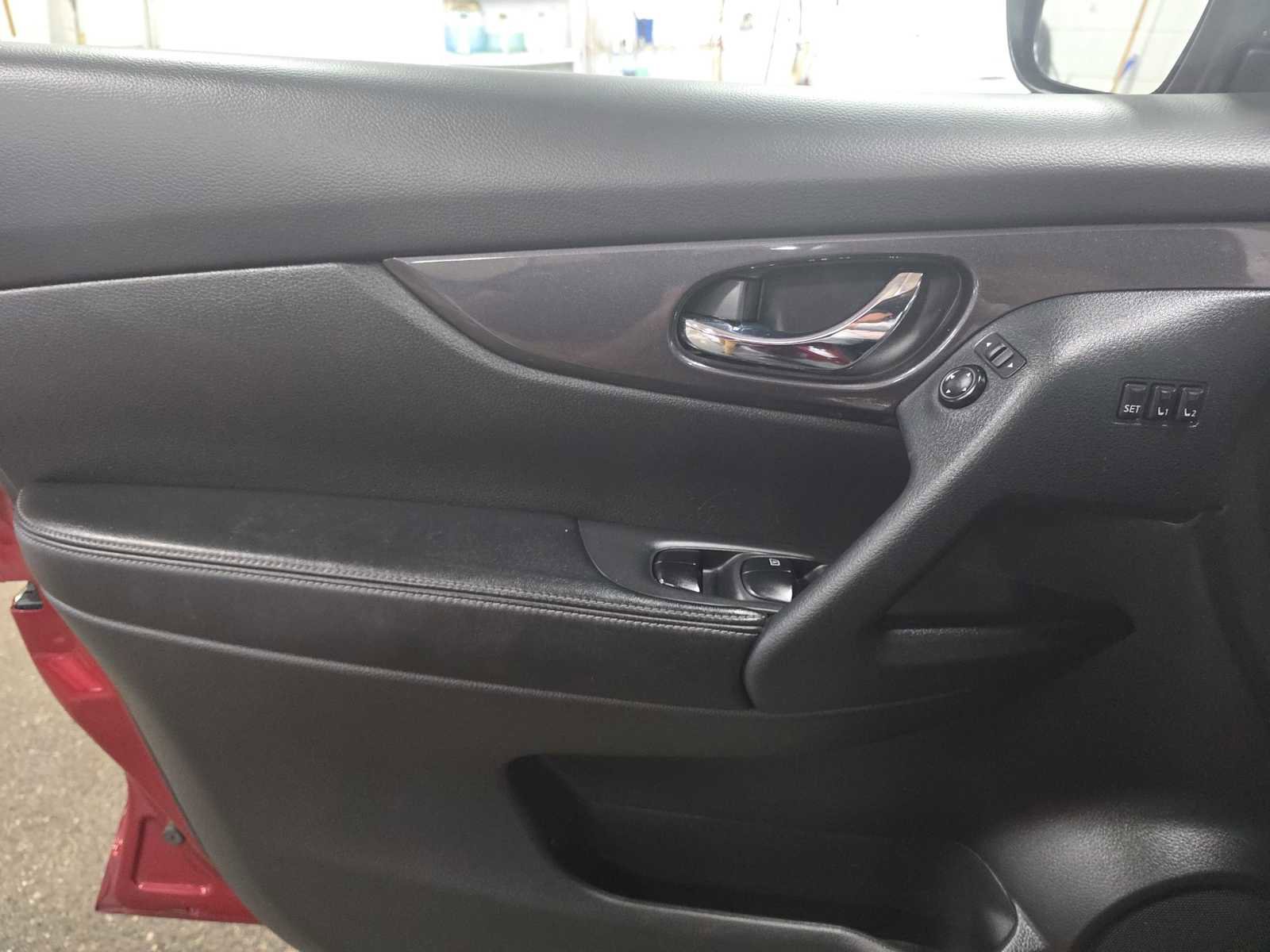 Used 2020 Nissan Rogue SV w/ Premium Package image 21