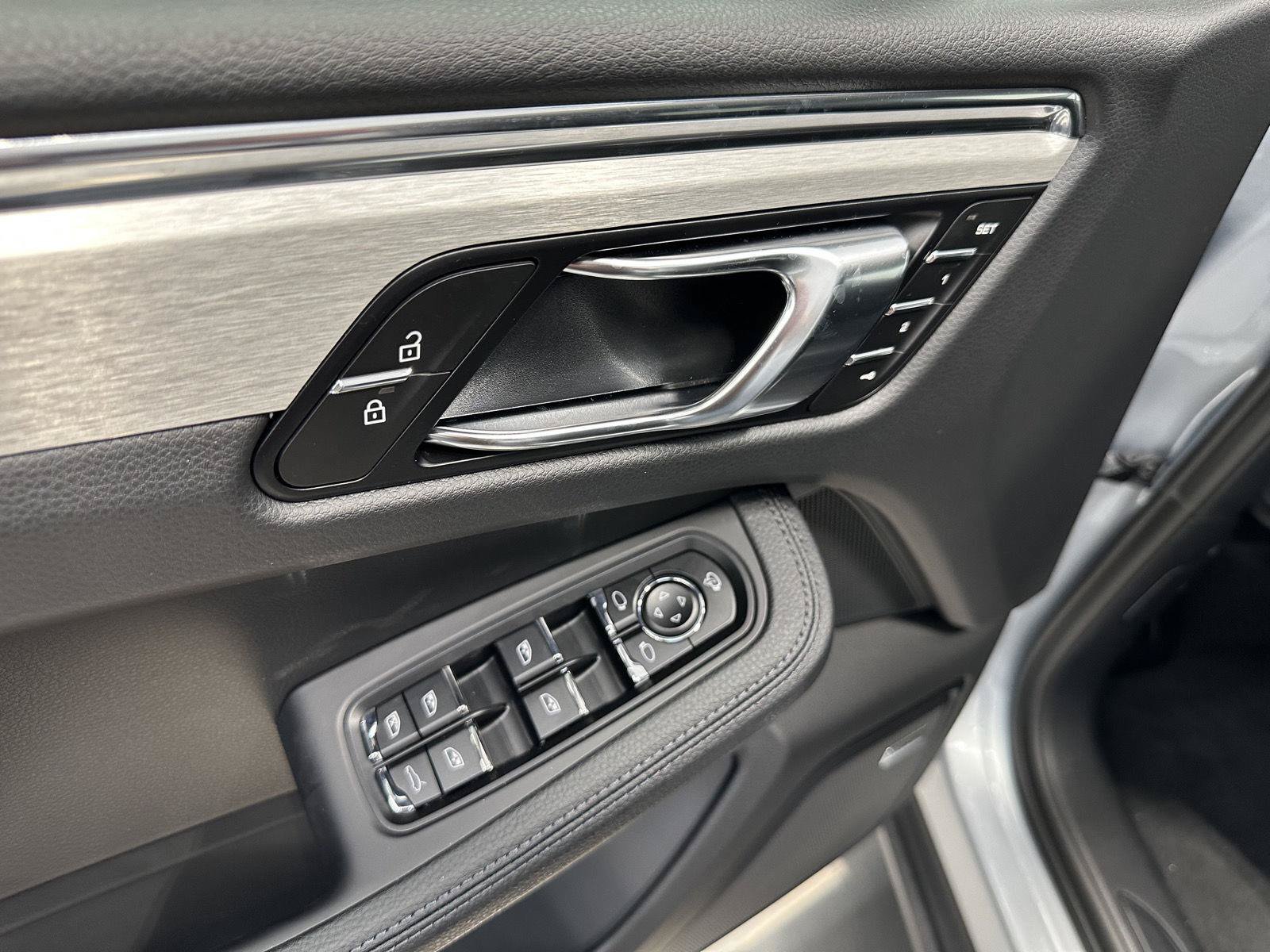 New 2026 Porsche Macan AWD/4WD image 16