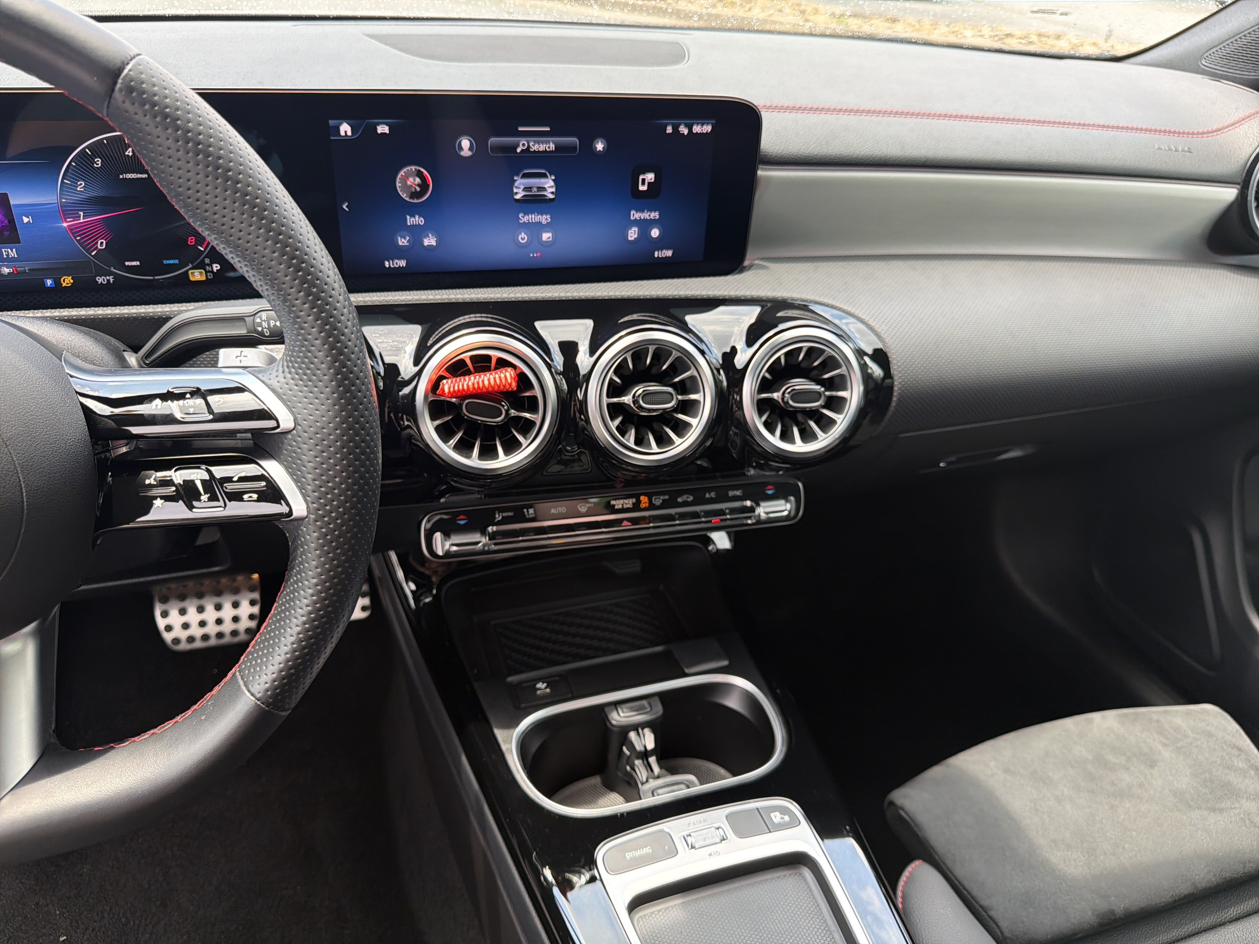 Used 2025 Mercedes-Benz CLA 250 4MATIC image 32