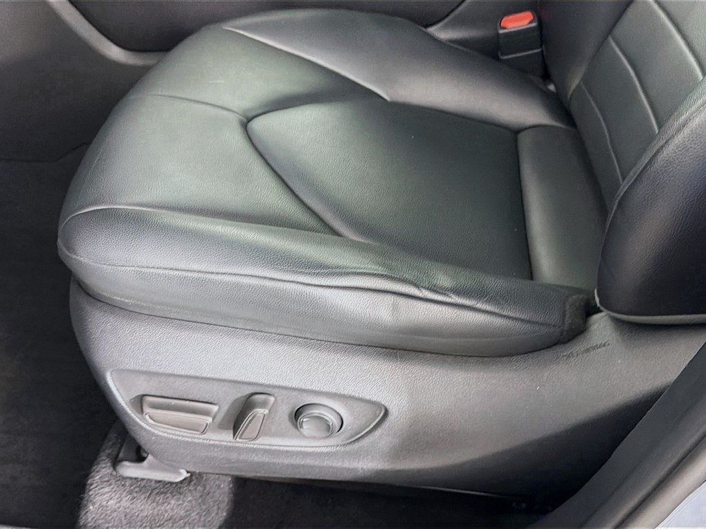 Used 2021 Toyota Highlander XLE AWD/4WD image 19