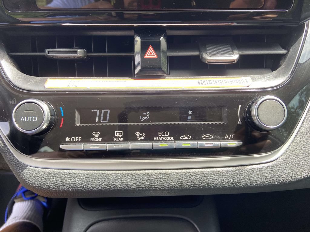 Used 2025 Toyota Corolla LE FWD image 22