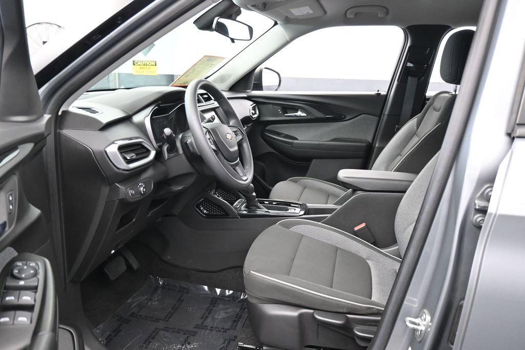 Used 2023 Chevrolet TrailBlazer LS FWD image 11