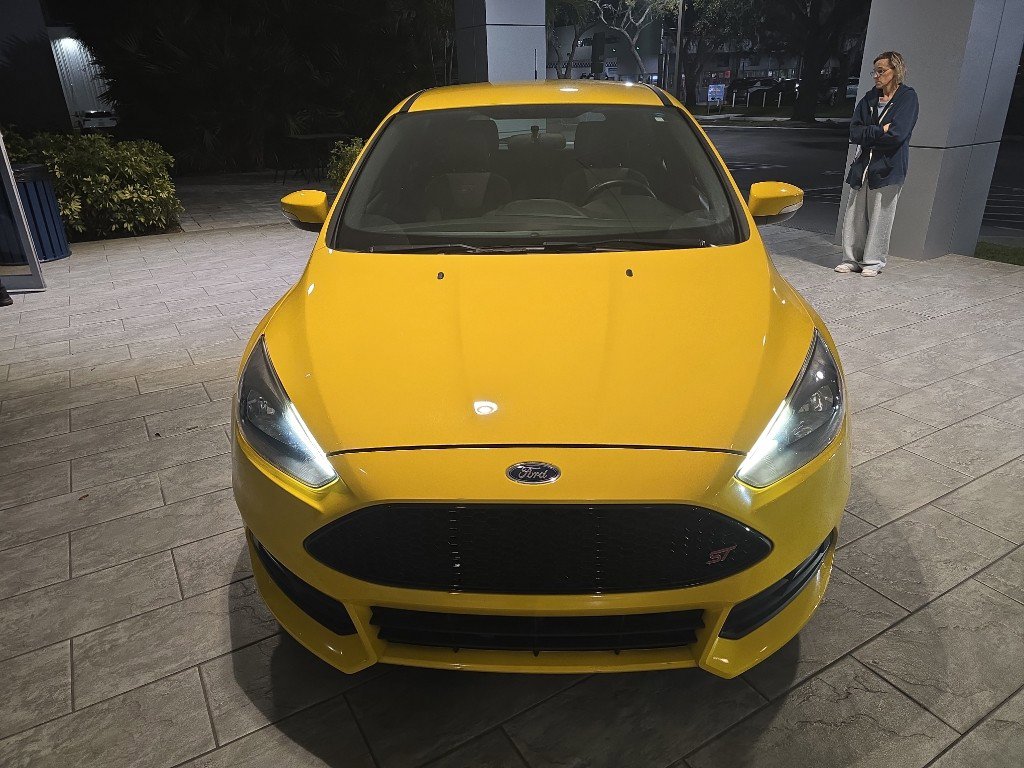 Used 2017 Ford Focus ST image 2