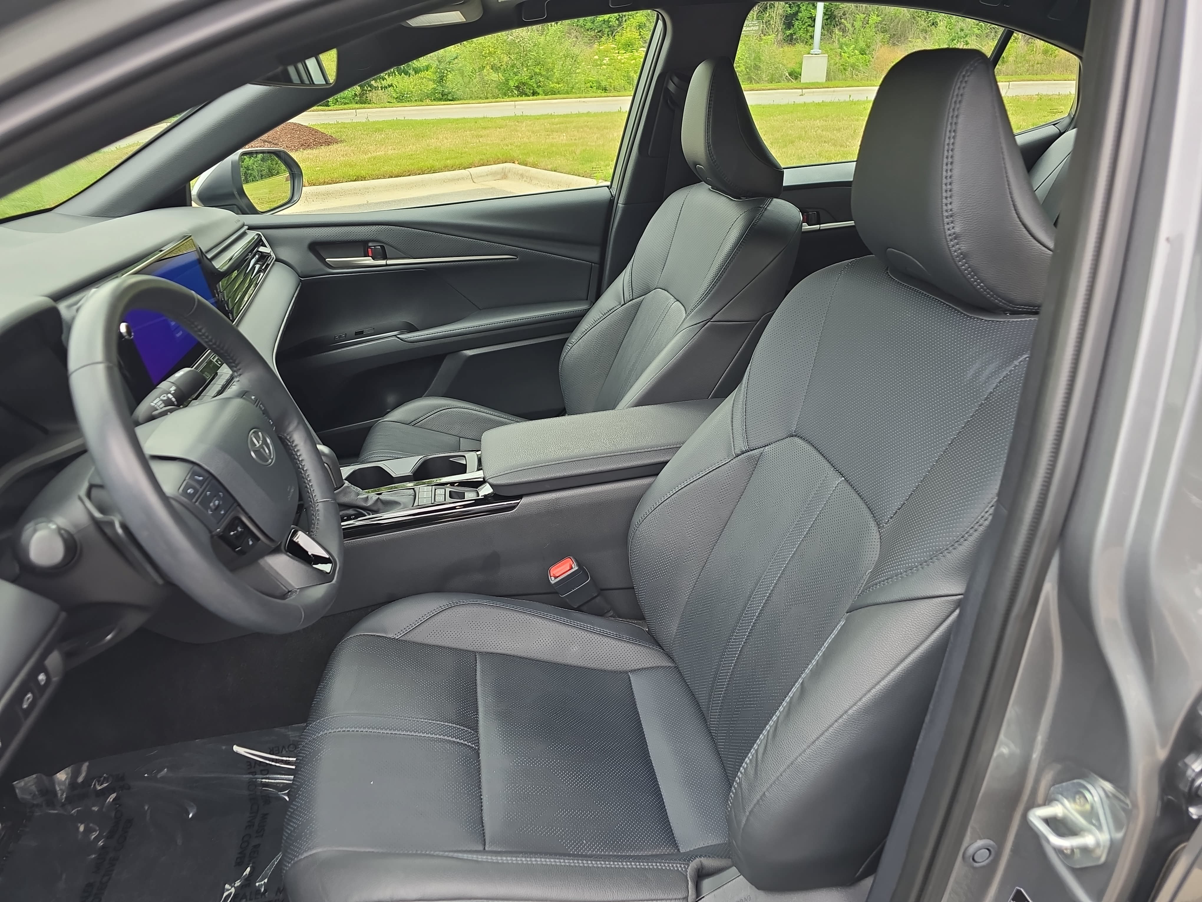 Used 2025 Toyota Camry XSE FWD image 16