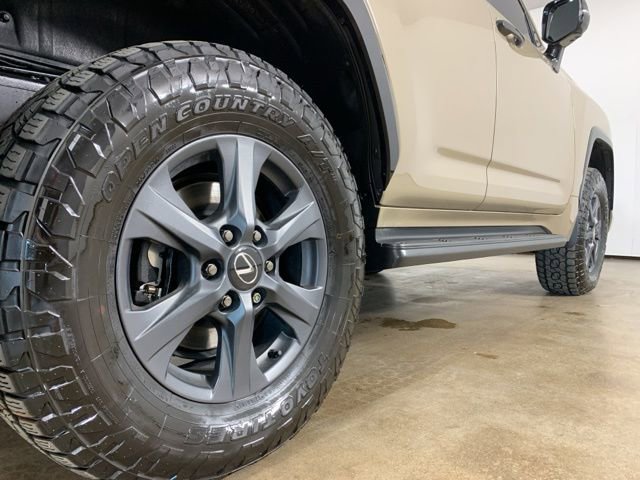 Used 2025 Lexus LX 700h Overtrail image 9