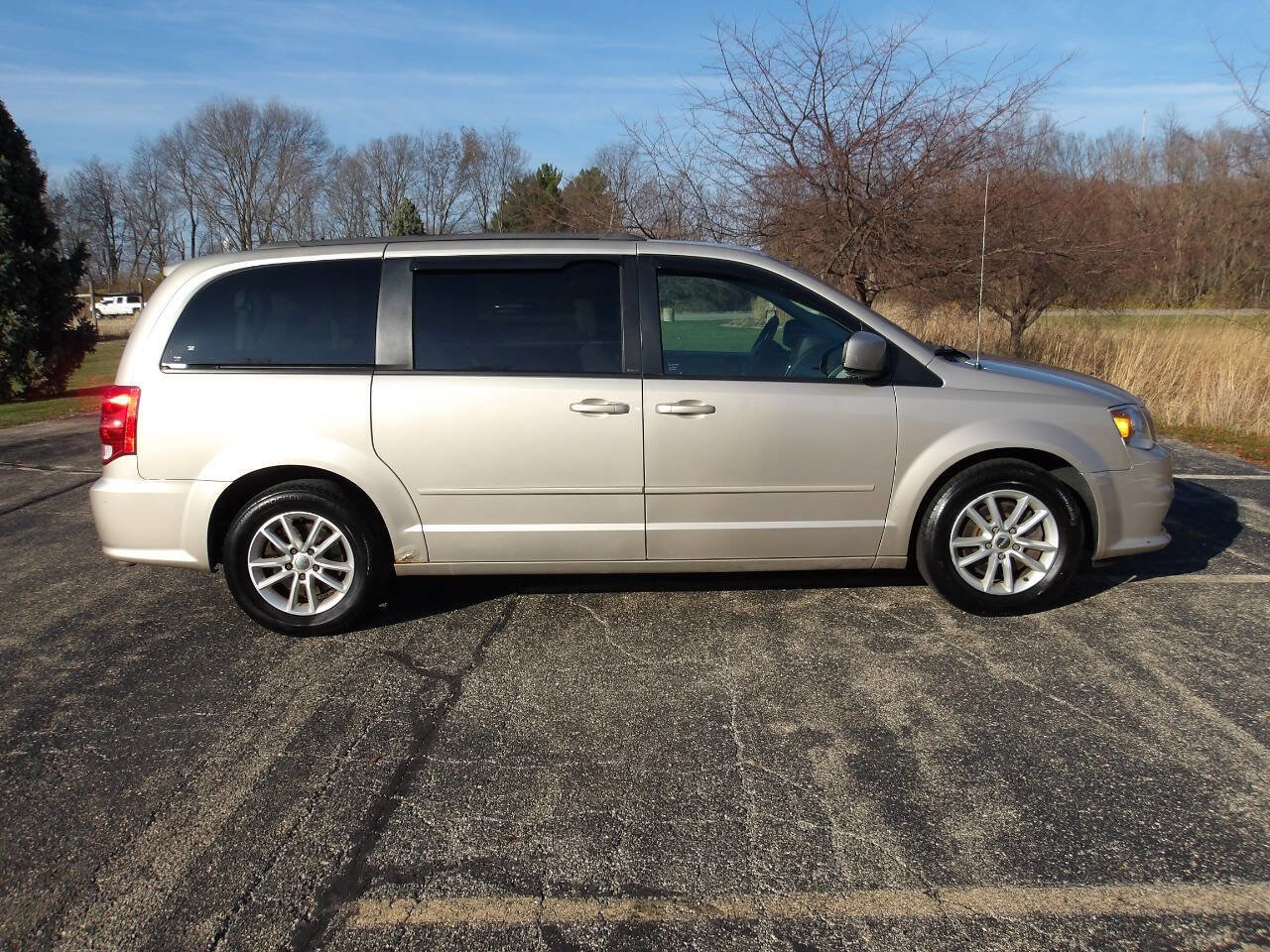 Used 2013 Dodge Grand Caravan SXT w/ Entertainment Group 1 image 2