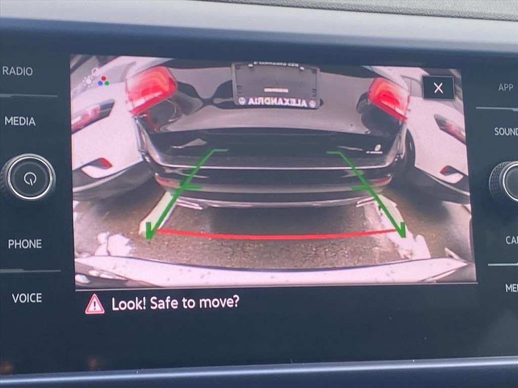 Certified 2024 Volkswagen Taos SE image 12