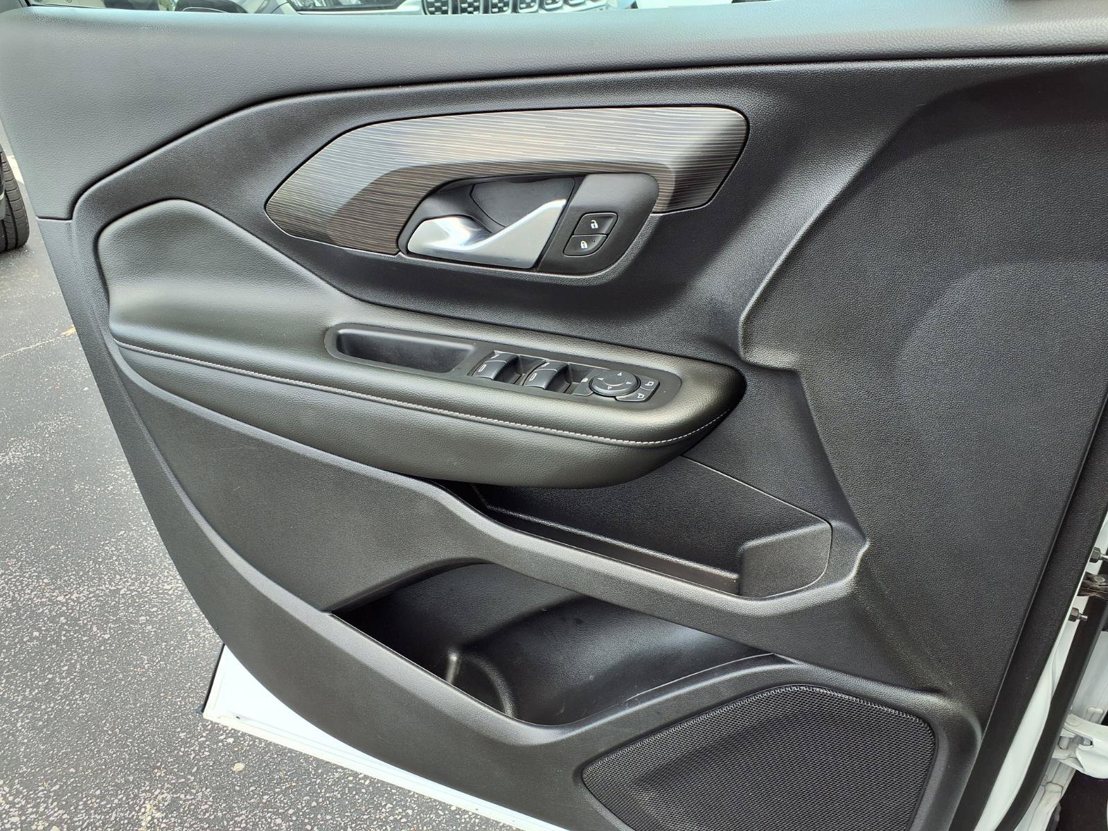 Used 2024 GMC Terrain SLE FWD image 19