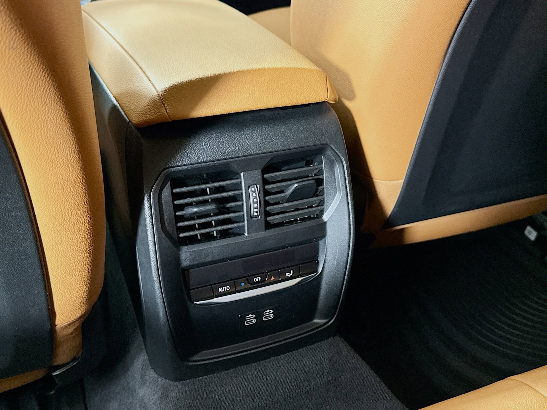 Used 2025 BMW i4 xDrive40i w/ Premium Package image 26