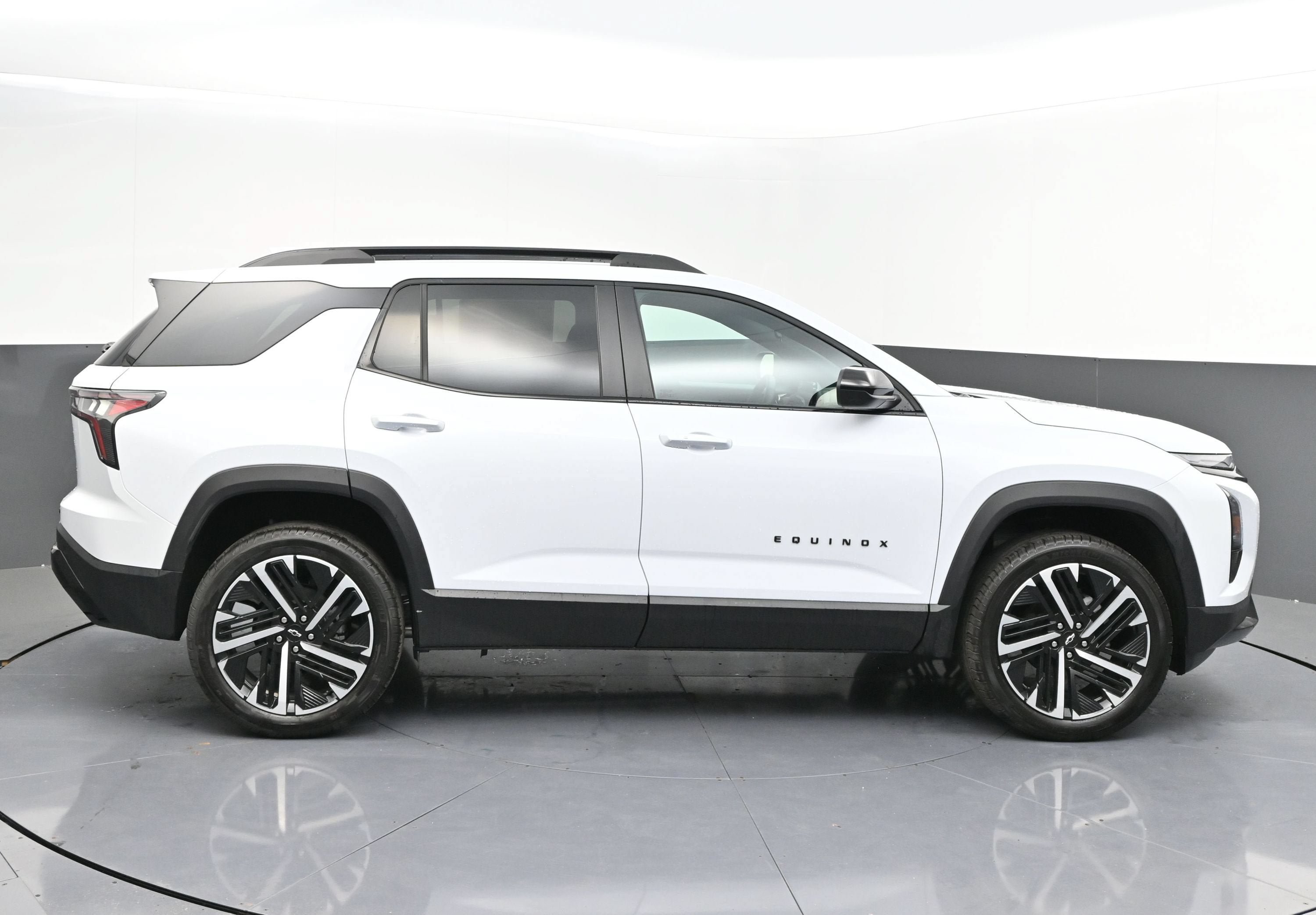 New 2026 Chevrolet Equinox RS AWD/4WD image 8