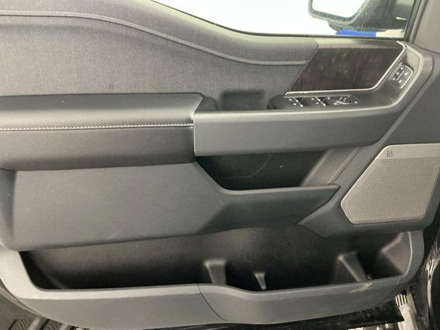 Used 2022 Ford F150 Lightning Lariat image 7