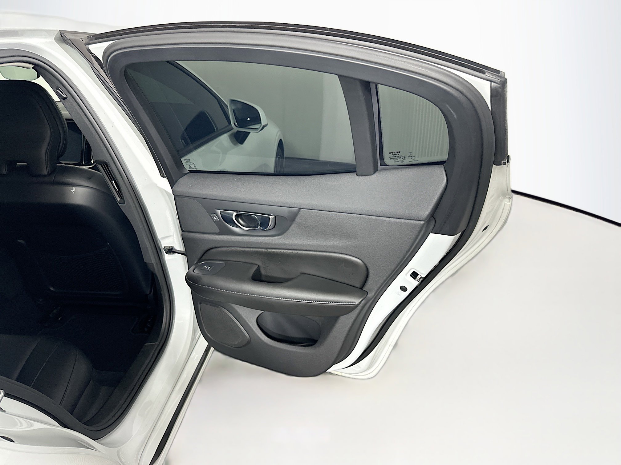 Used 2020 Volvo S60 T5 Momentum FWD image 31