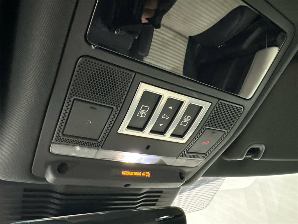 Used 2022 Land Rover Discovery S R-Dynamic image 34