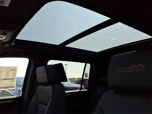 New 2026 Chevrolet Suburban High Country image 9