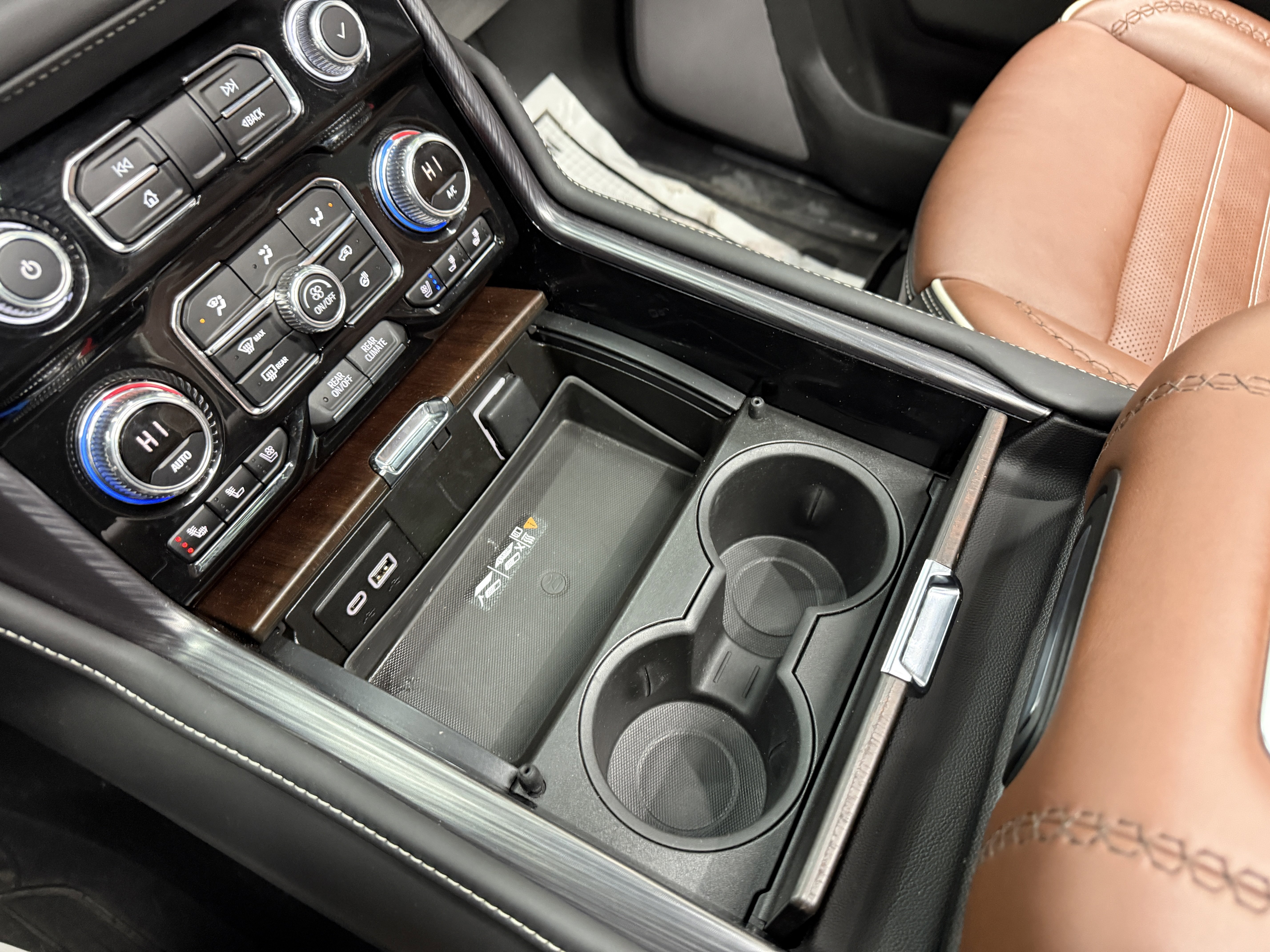 Used 2023 GMC Yukon Denali Ultimate image 18